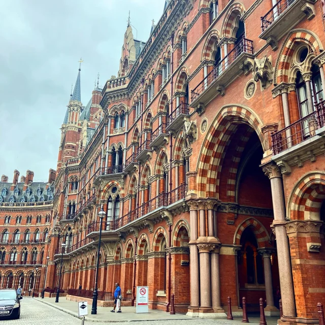 A lovely day for the John Horsfall team to be out and about in London! A busy day meeting some of our airline clients & discussing all things textiles ✈️🧶

#creativityinflight #textileexperts #textiles #inflightcomfort #bespoke #creative #detaildesigndelight #itswhoyouttravelwith